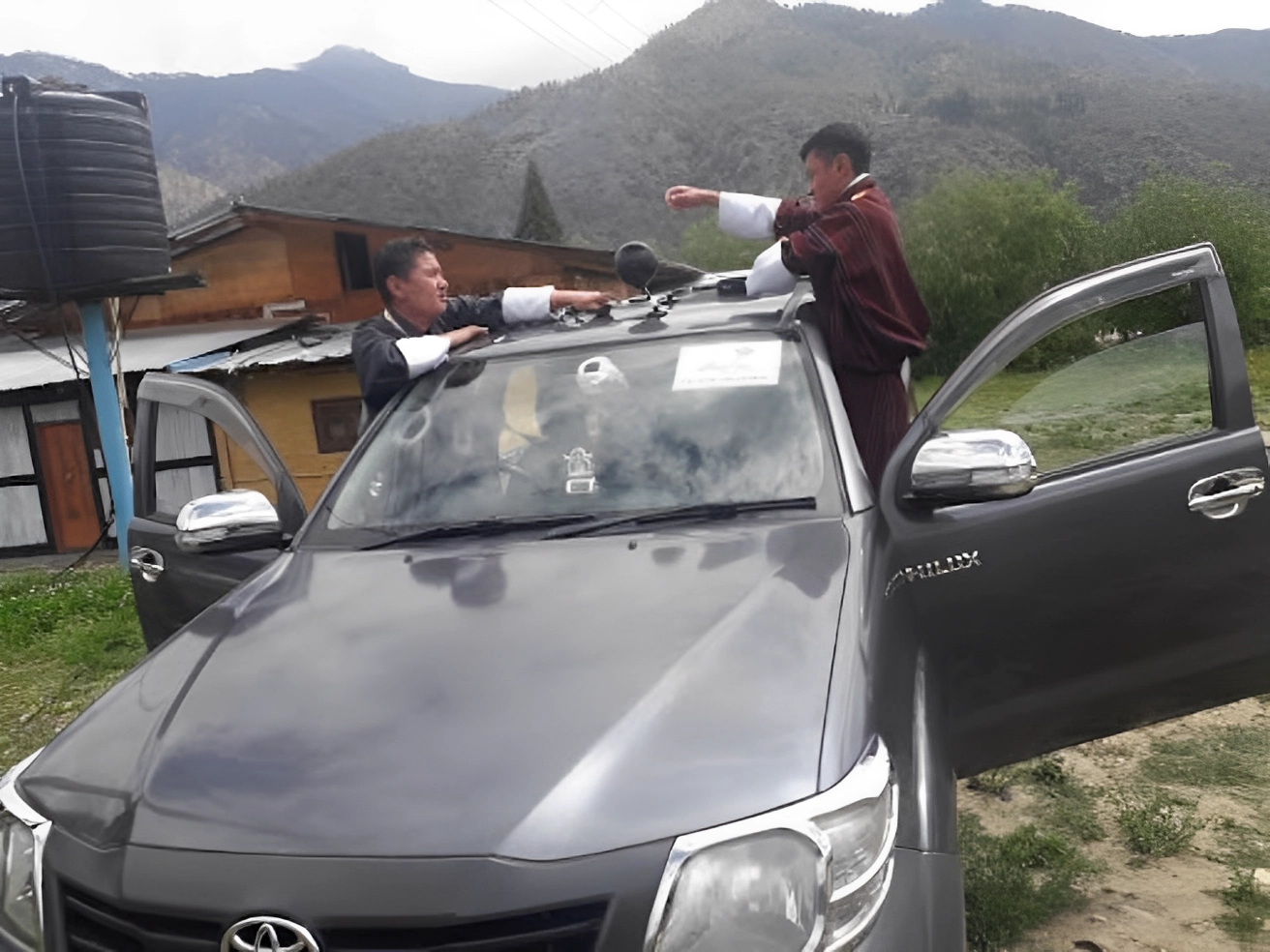 Google Street View – tvůrci map nastavují fotoaparát na auto v Bhútánu