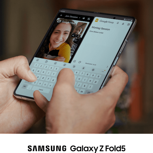 Aufgeklapptes Samsung Galaxy Z Fold5 mit Google Meet Anruf