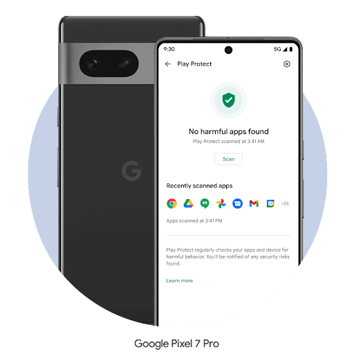 En Android-telefonskjerm med Google Play Protect åpen. Et grønt skjold med et hakeikon lyses opp med meldingen «Fant ingen skadelige apper» og varsler brukeren om at telefonen er sikker.