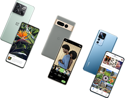 Tiga ponsel Android yang berbeda ditampilkan secara berdampingan.