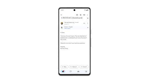 在 Android 手機上，Gmail 流動應用程式偵測到以中文撰寫的電郵並翻譯成英文。