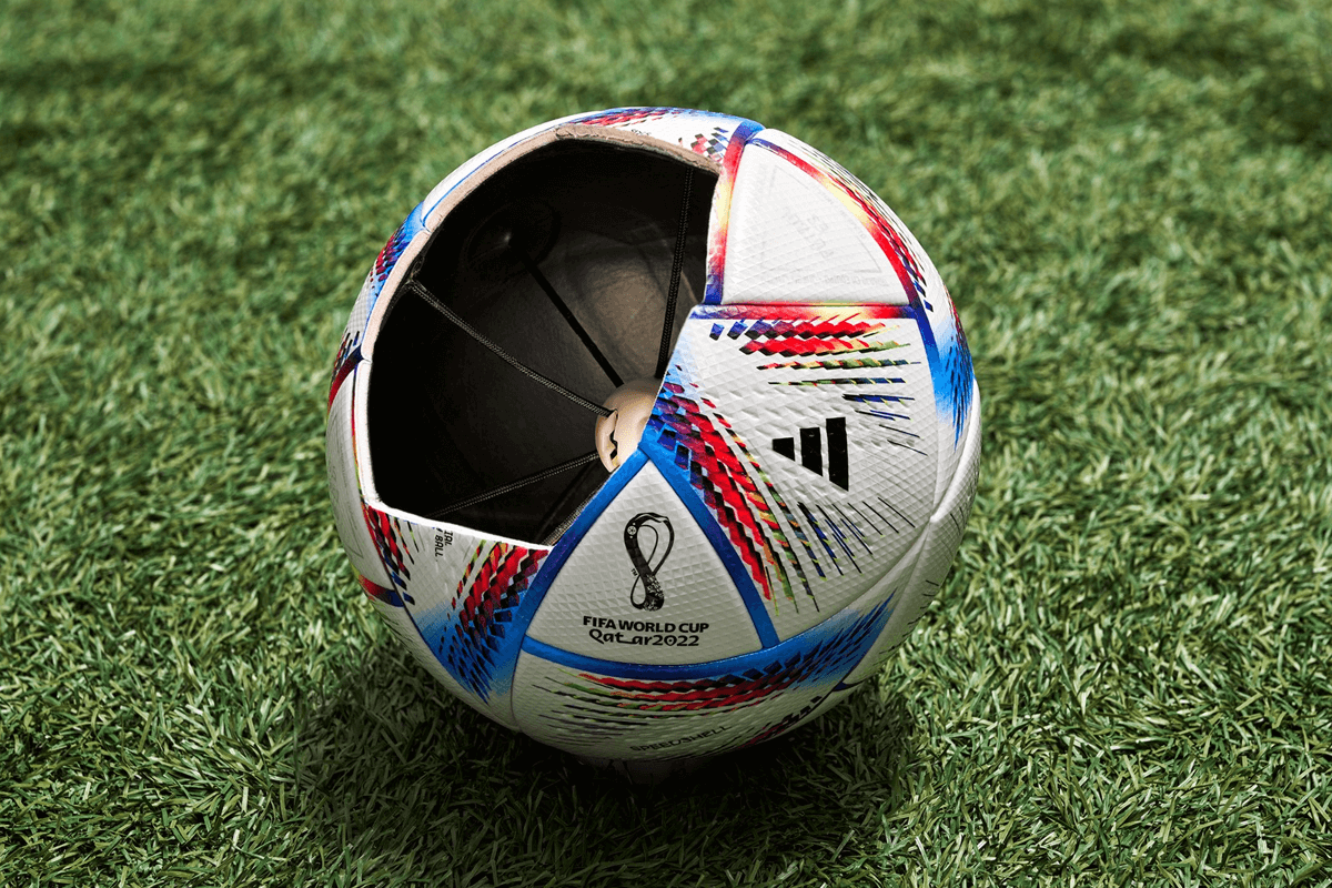 Adidas представила первый мяч с особой технологией для матчей Чемпионата мира по футболу