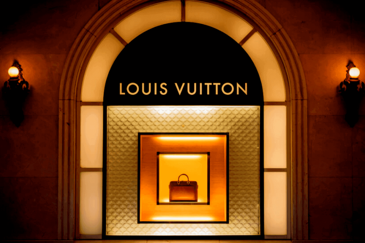 ТОП-15 дорогих и известных брендов в мире модной брендовой одежды: Louis Vuitton