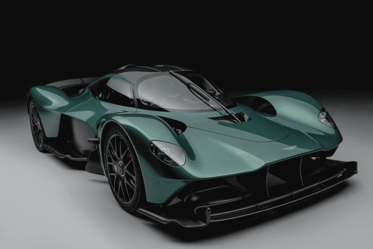 Топ-20 эксклюзивных суперкаров в 2023 году: Aston Martin Valkyrie