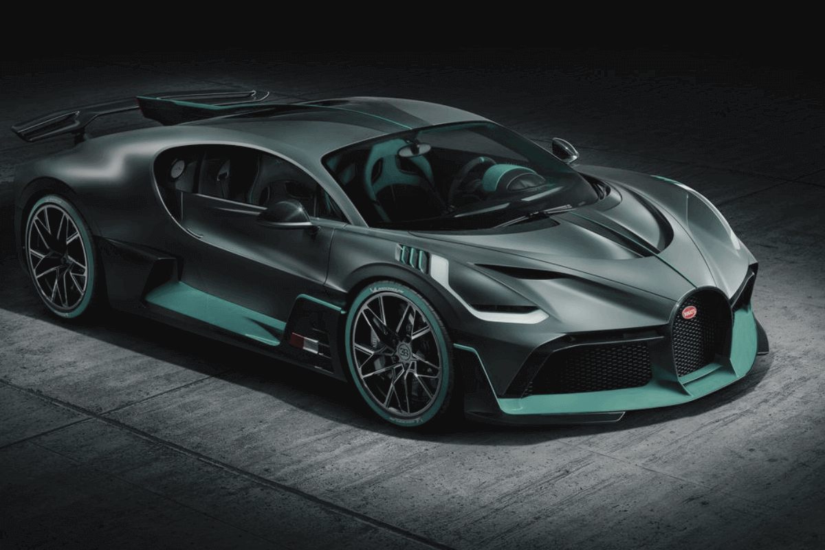 Топ-20 эксклюзивных суперкаров в 2023 году: Bugatti Divo