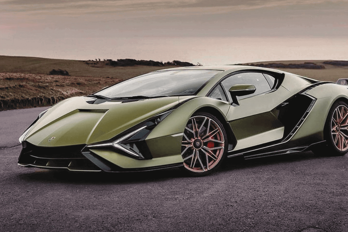 Топ-20 эксклюзивных суперкаров в 2023 году: Lamborghini Sian