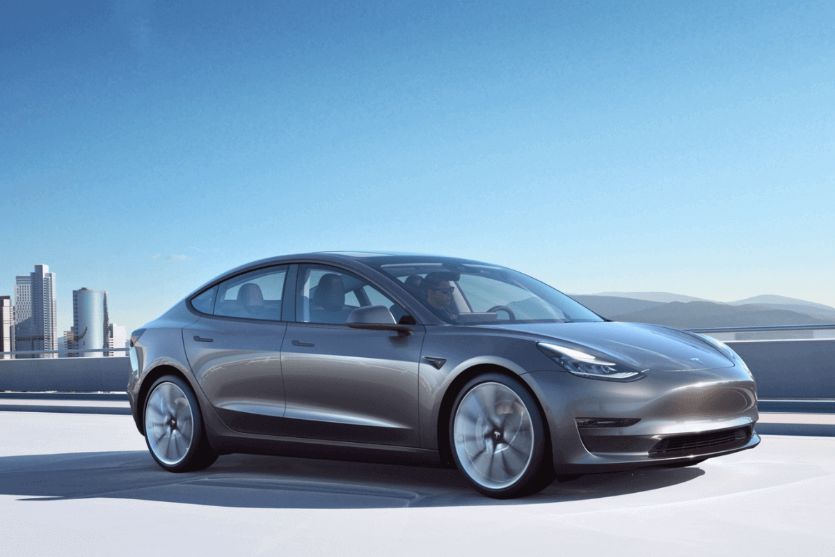 Обзор машин Tesla: Tesla Model 3