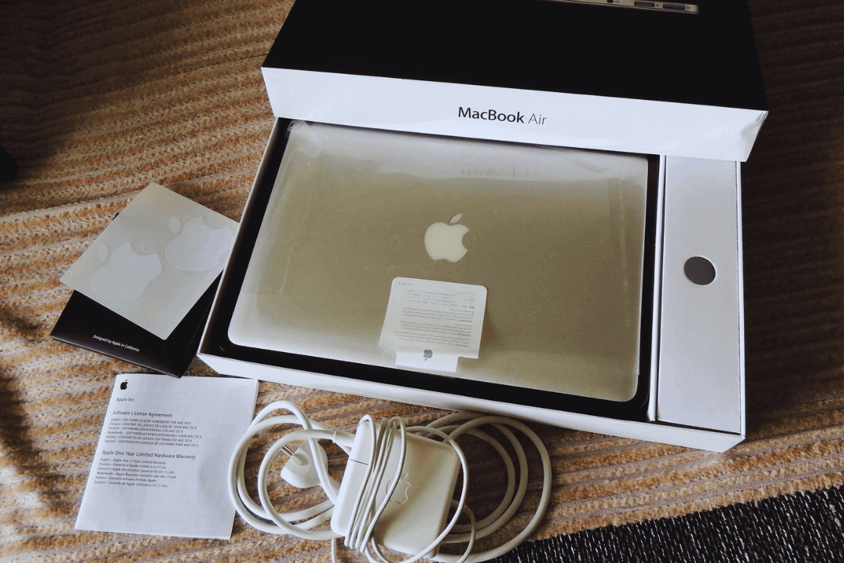 Что идет в комплекте с MacBook?