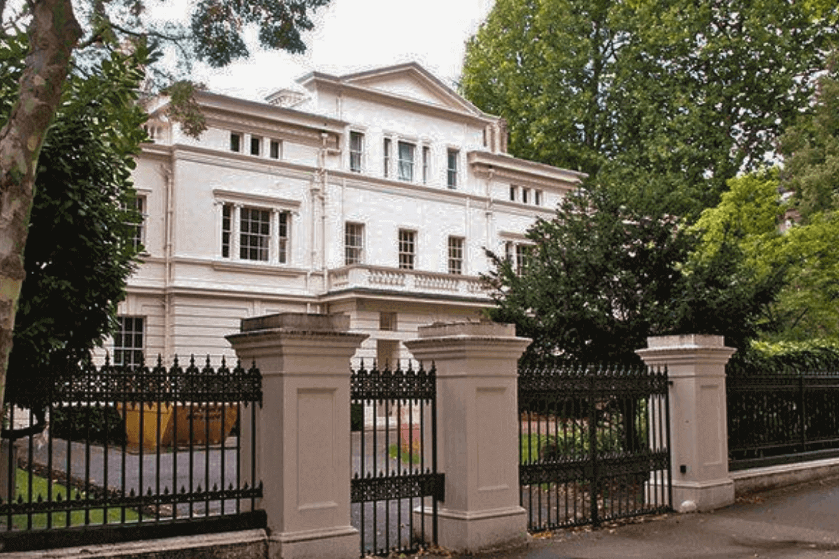 Самые дорогие и необычные особняки миллиардеров: Поместье на «Улице Миллиардеров» (Kensington Palace Gardens)