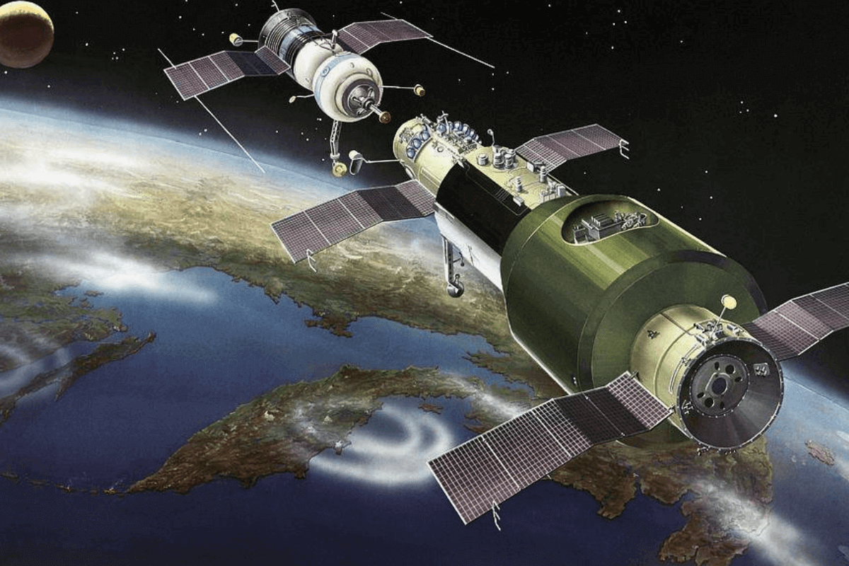 Самые удачные космические полеты: Первая космическая станция на орбите