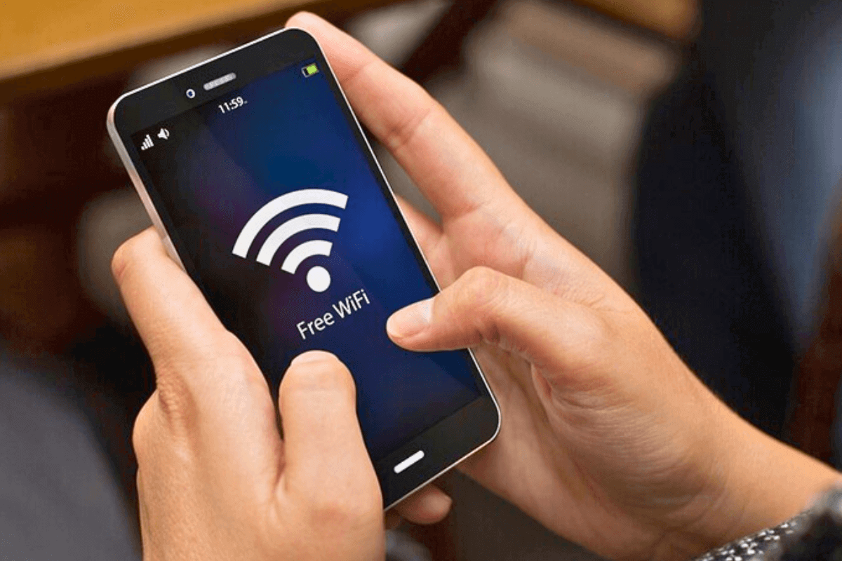 Как защитить свой смартфон: Не пользуйтесь общественным Wi-Fi